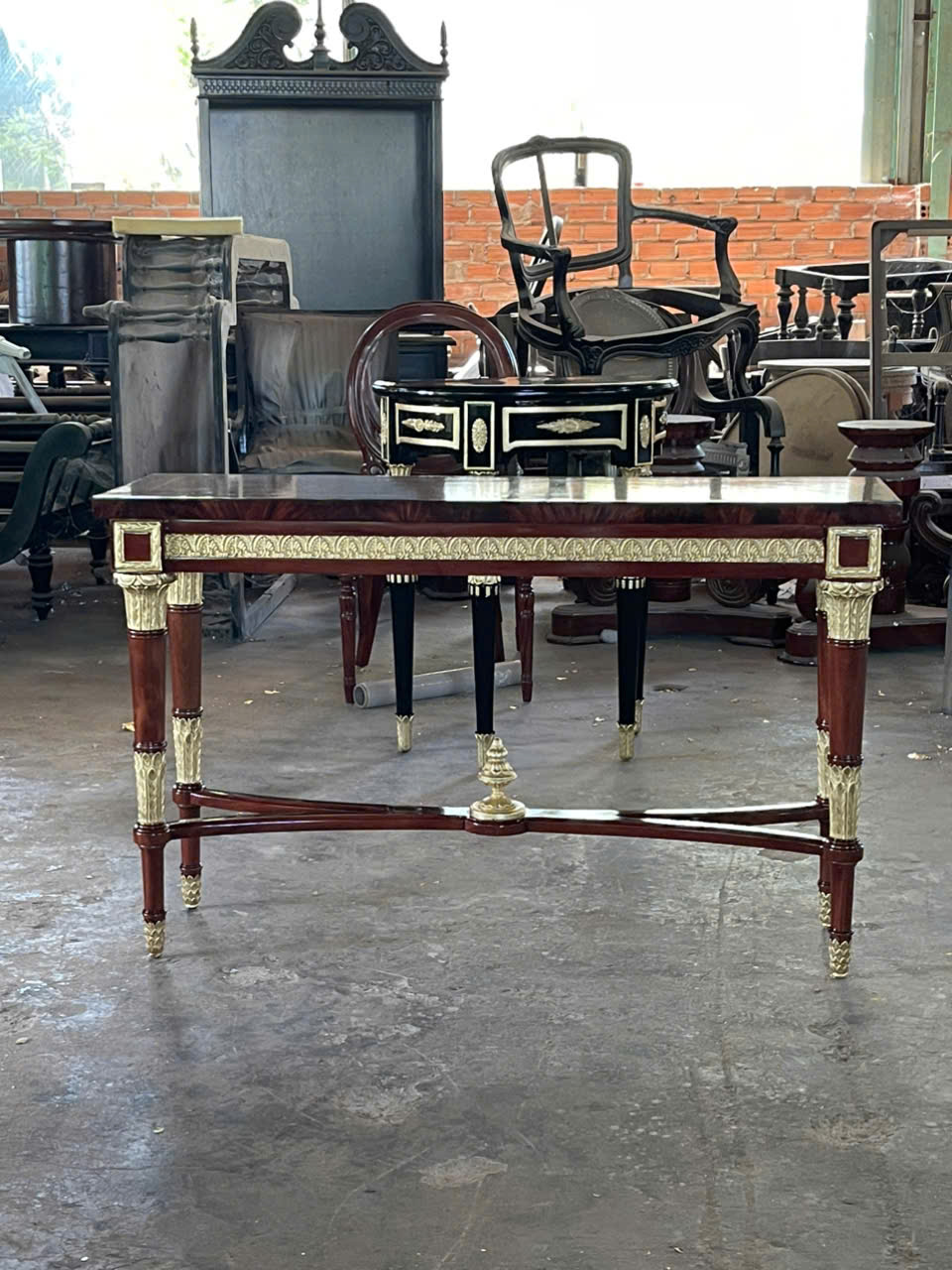 ban-console-co-dien-wellington-phong-cach-y-mariner